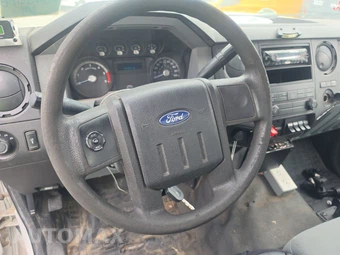 2012 Ford Super Duty F-450 Cab Chassis XL Regular Cab DRW - miniatura 10