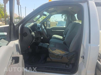 2012 Ford Super Duty F-450 Cab Chassis XL Regular Cab DRW - miniatura 3
