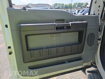 2012 Ford Super Duty F-450 Cab Chassis XL Regular Cab DRW - miniatura 9