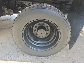 2012 Ford Super Duty F-550 Cab Chassis XL Crew Cab DRW - miniatura 11