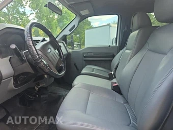 2012 Ford Super Duty F-550 Cab Chassis XL Crew Cab DRW - miniatura 13