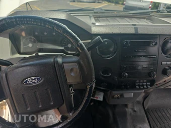 2012 Ford Super Duty F-550 Cab Chassis XL Crew Cab DRW - miniatura 14
