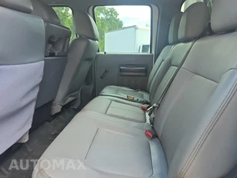 2012 Ford Super Duty F-550 Cab Chassis XL Crew Cab DRW - miniatura 16