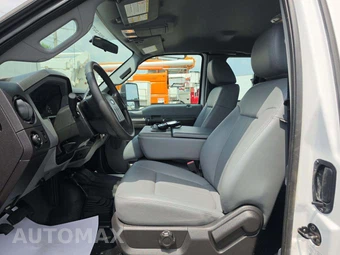 2012 Ford Super Duty F-550 Cab Chassis XL Extended Cab w/Rear Doors DRW - miniatura 6