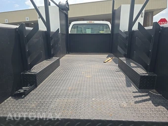 2012 Ford Super Duty F-550 Cab Chassis XL Regular Cab DRW - miniatura 16