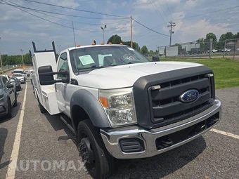 2012 Ford Super Duty F-550 Cab Chassis XL Regular Cab DRW - miniatura 3