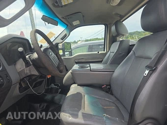 2012 Ford Super Duty F-550 Cab Chassis XL Regular Cab DRW - miniatura 7