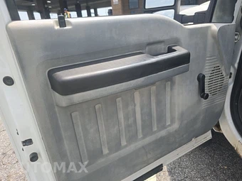 2012 Ford Super Duty F-550 Cab Chassis XL Regular Cab DRW - miniatura 9