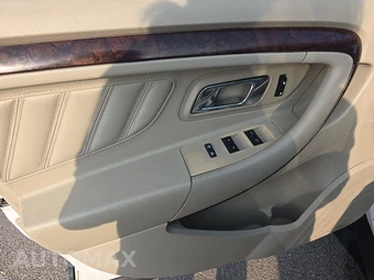 2012 Ford Taurus Limited – miniatura 9