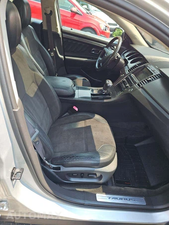 2012 Ford Taurus SHO – miniatura 17