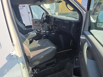 2012 GMC Savana 3500 Cargo Van 1WT 135.0" WB – miniatura 17