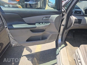 2012 Honda Odyssey LX 118.1" WB - miniatura 9
