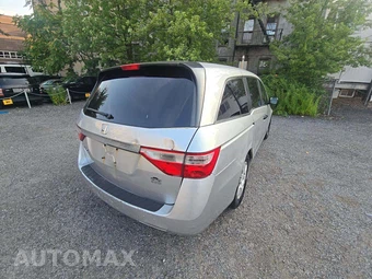 2012 Honda Odyssey LX 118.1" WB - miniatura 3