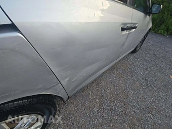 2012 Honda Odyssey LX 118.1" WB - miniatura 36