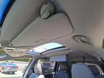 2012 Honda Odyssey Touring Elite 118.1" WB - miniatura 11