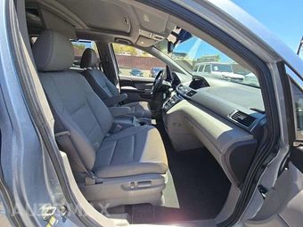 2012 Honda Odyssey Touring Elite 118.1" WB - miniatura 19