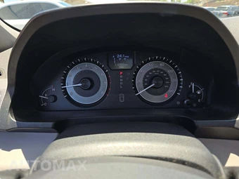 2012 Honda Odyssey Touring Elite 118.1" WB - miniatura 9