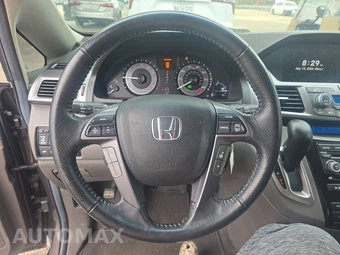 2012 Honda Odyssey Touring Elite 118.1" WB - miniatura 10