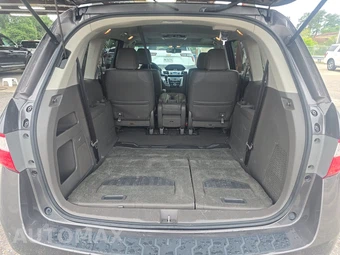 2012 Honda Odyssey Touring Elite 118.1" WB - miniatura 17