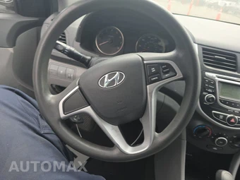 2012 Hyundai Accent GS Hatchback – miniatura 10