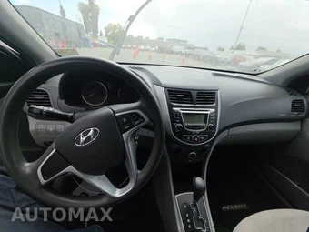 2012 Hyundai Accent GS Hatchback – miniatura 11
