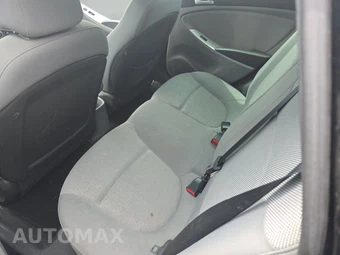 2012 Hyundai Accent GS Hatchback – miniatura 13