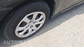 2012 Hyundai Accent GS Hatchback – miniatura 35