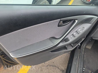 2012 Hyundai Elantra GLS Sedan - miniatura 9