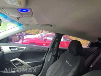 2012 Hyundai Veloster w/Black Interior – miniatura 11