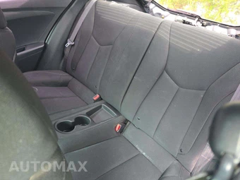 2012 Hyundai Veloster w/Black Interior – miniatura 13