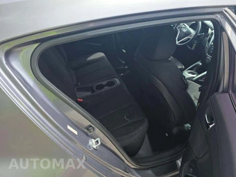 2012 Hyundai Veloster w/Black Interior – miniatura 16