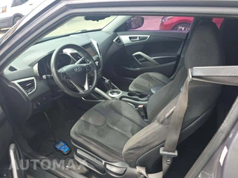 2012 Hyundai Veloster w/Black Interior – miniatura 6