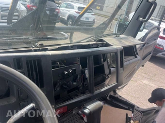 2012 Isuzu NPR – miniatura 17