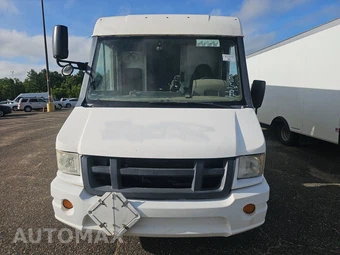 2012 ISUZU REACH – miniatura 2