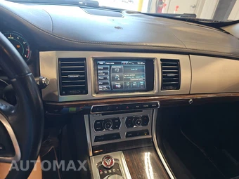 2012 Jaguar XF Portfolio – miniatura 11