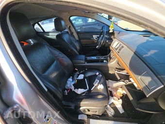 2012 Jaguar XF – miniatura 8