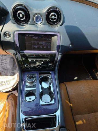 2012 Jaguar XJ - miniatura 11