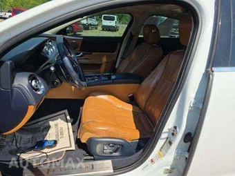 2012 Jaguar XJ - miniatura 7