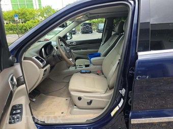 2012 Jeep Grand Cherokee Laredo - miniatura 3