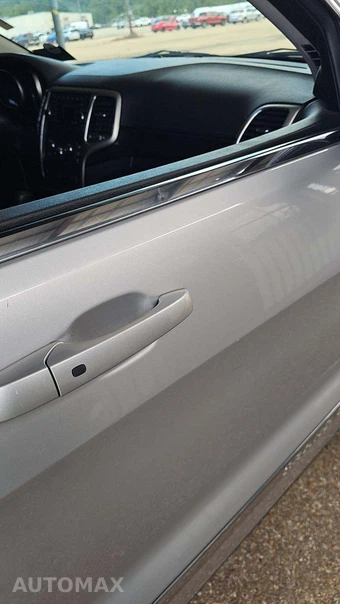 2012 Jeep Grand Cherokee Laredo - miniatura 32
