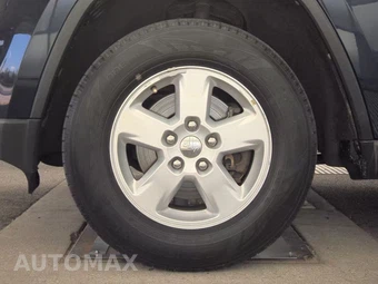 2012 Jeep Grand Cherokee Laredo - miniatura 9