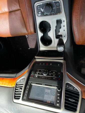2012 Jeep Grand Cherokee Overland - miniatura 23