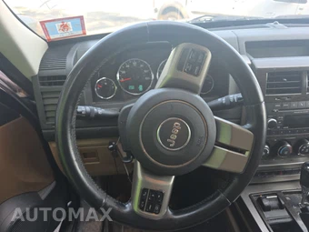2012 Jeep Liberty Limited Edition – miniatura 10