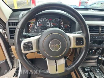 2012 Jeep Liberty Limited Edition – miniatura 10