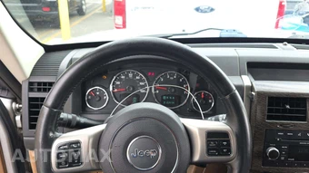2012 Jeep Liberty Limited Edition – miniatura 26
