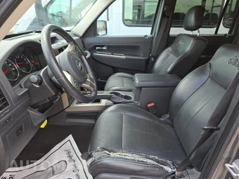 2012 Jeep Liberty Limited Edition - miniatura 7