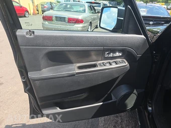 2012 Jeep Liberty Limited Jet Edition - miniatura 9