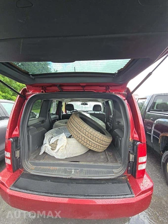 2012 Jeep Liberty Limited Jet Edition – miniatura 14