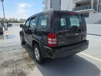 2012 Jeep Liberty Sport - miniatura 2