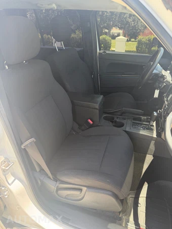 2012 Jeep Liberty Sport - miniatura 10